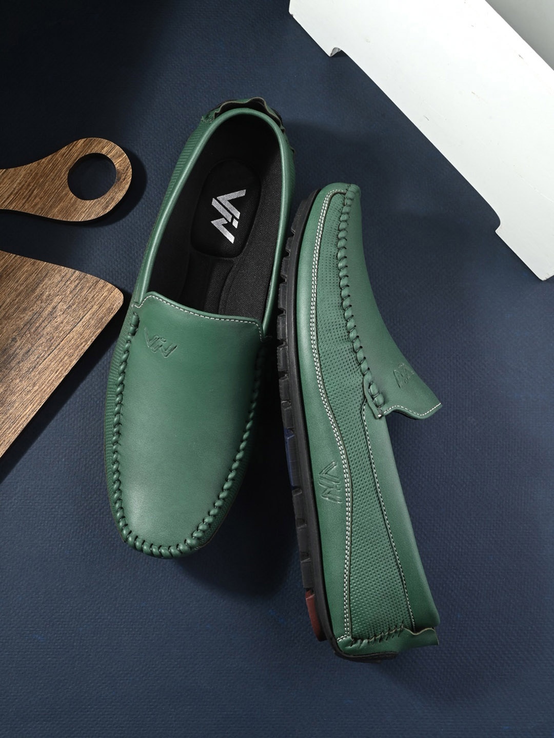 

VIV Men Textured Slip On Driving Shoes, Green