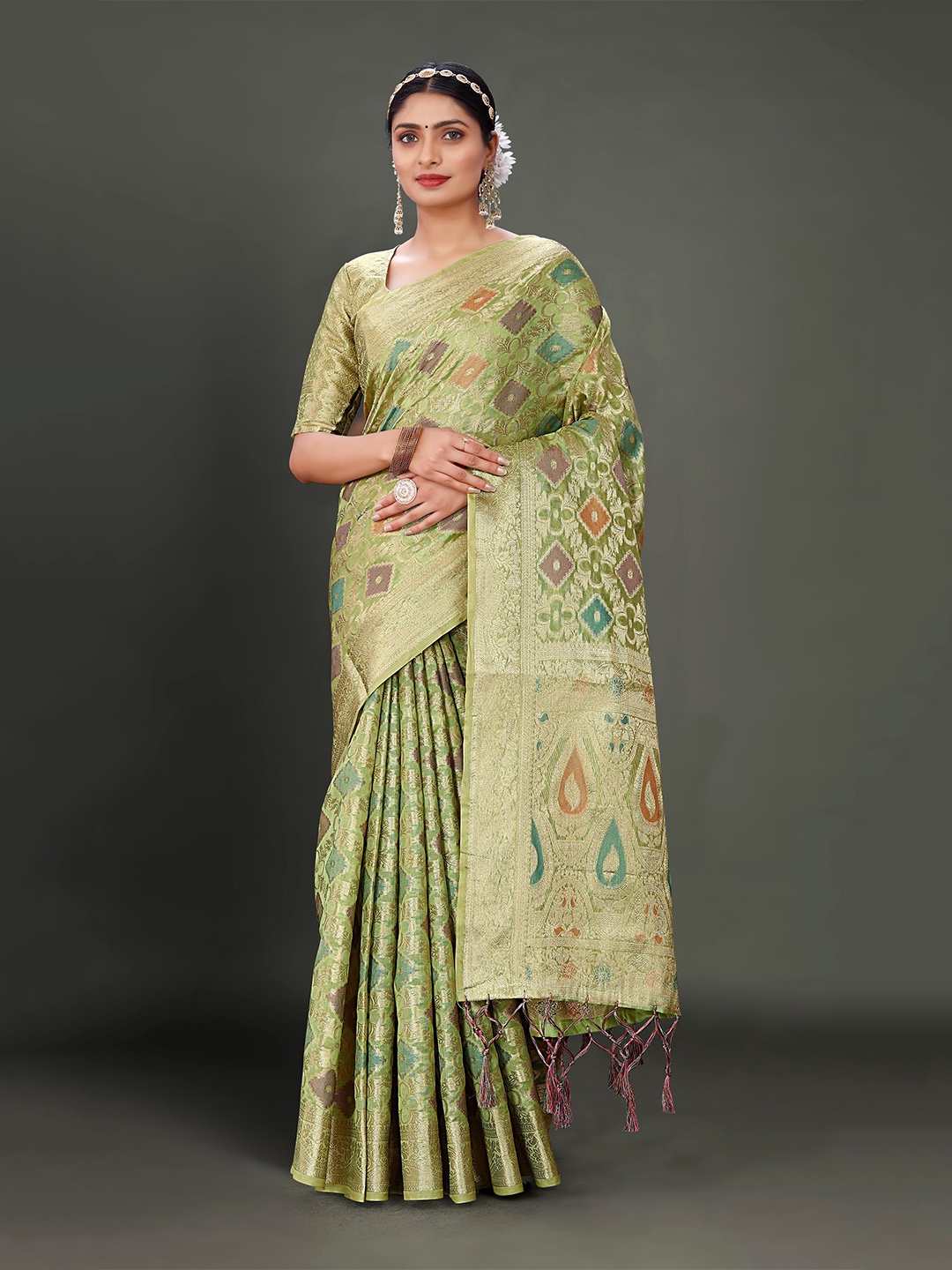 

Nimayaa Ethnic Motifs Woven Design Zari Organza Kanjeevaram Saree, Green