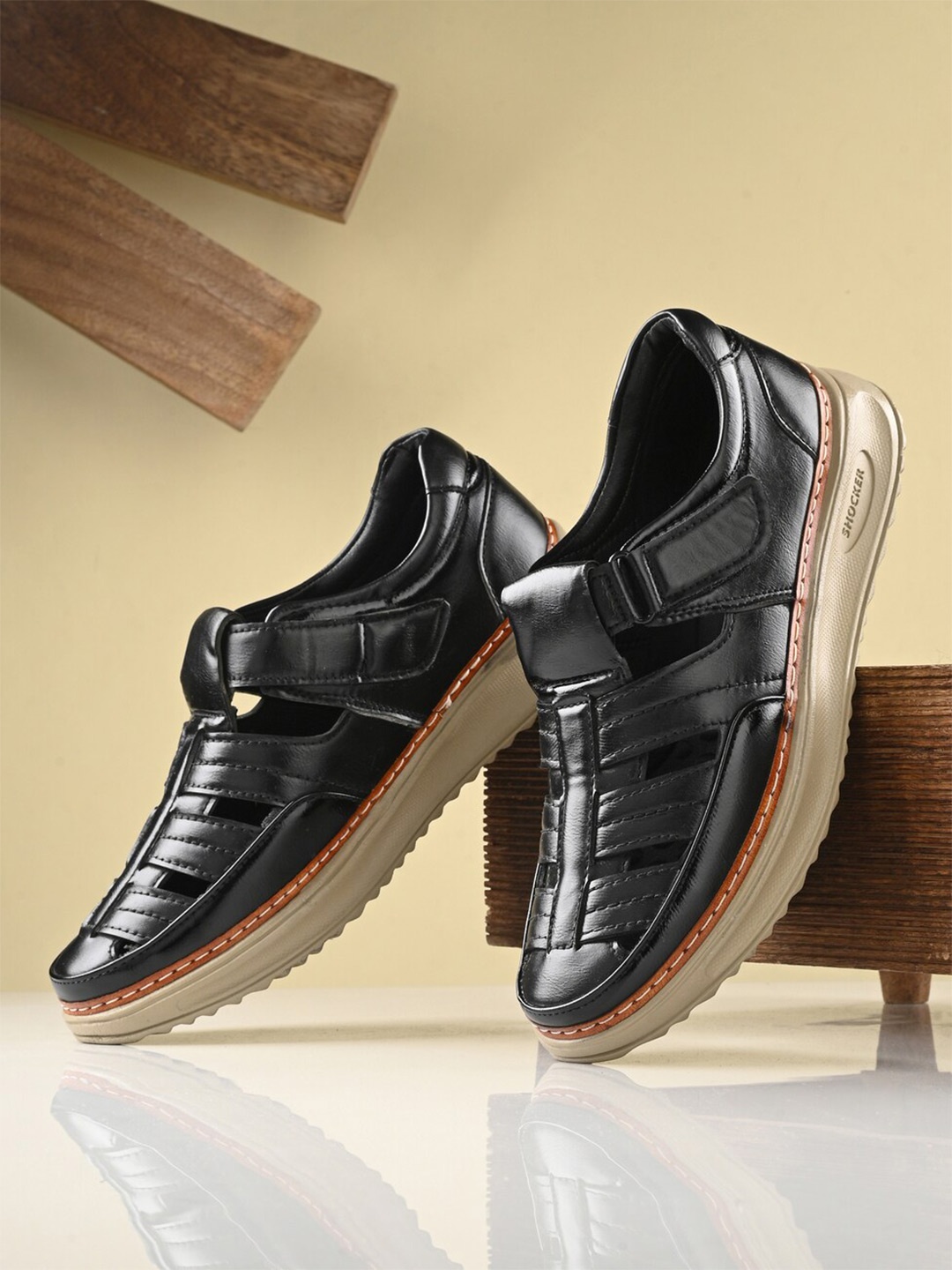 

VIV Men Textured Shoe-Style Sandals, Black