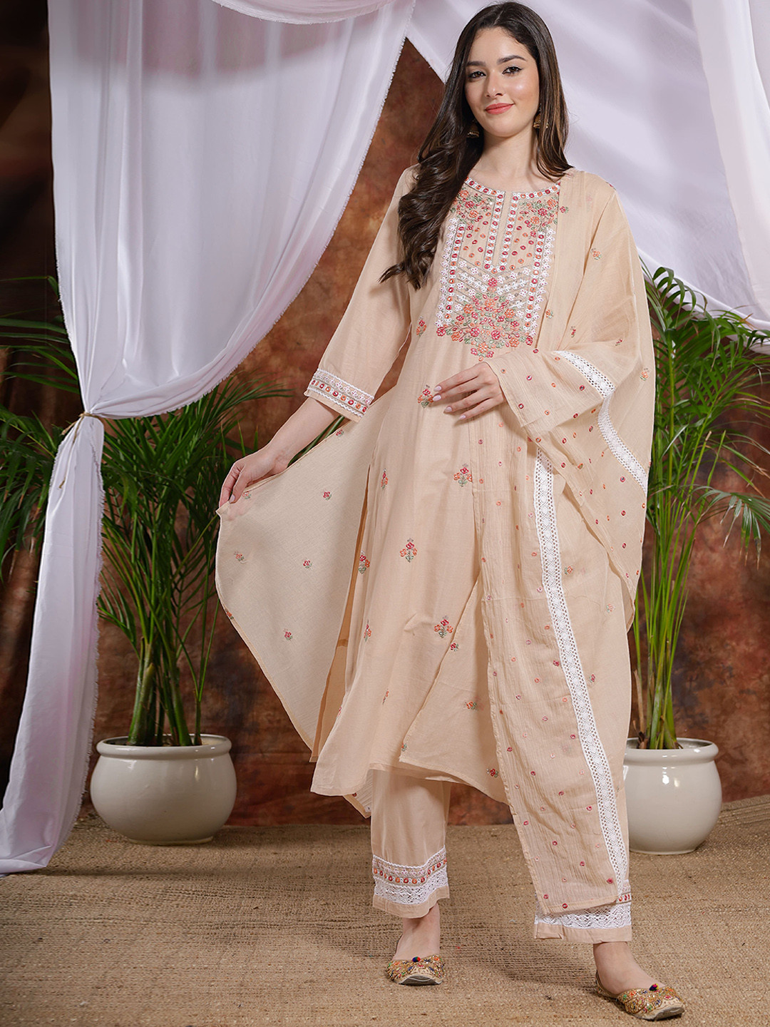 

MESMORA FASHION Floral Embroidered Thread Work Pure Cotton Kurta with Trousers, Peach