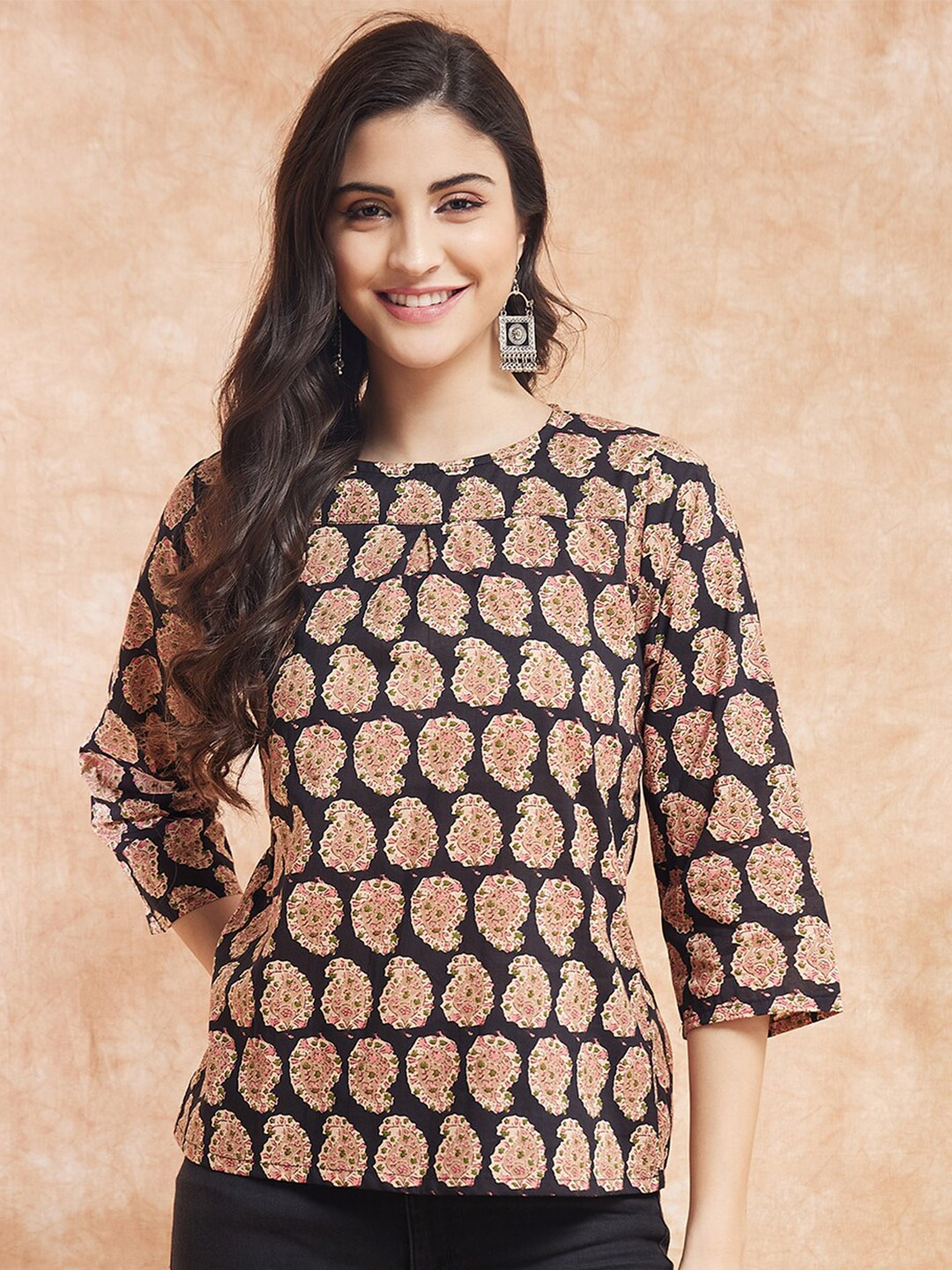 

InWeave Black & Peach Coloured Paisley Print Regular Top