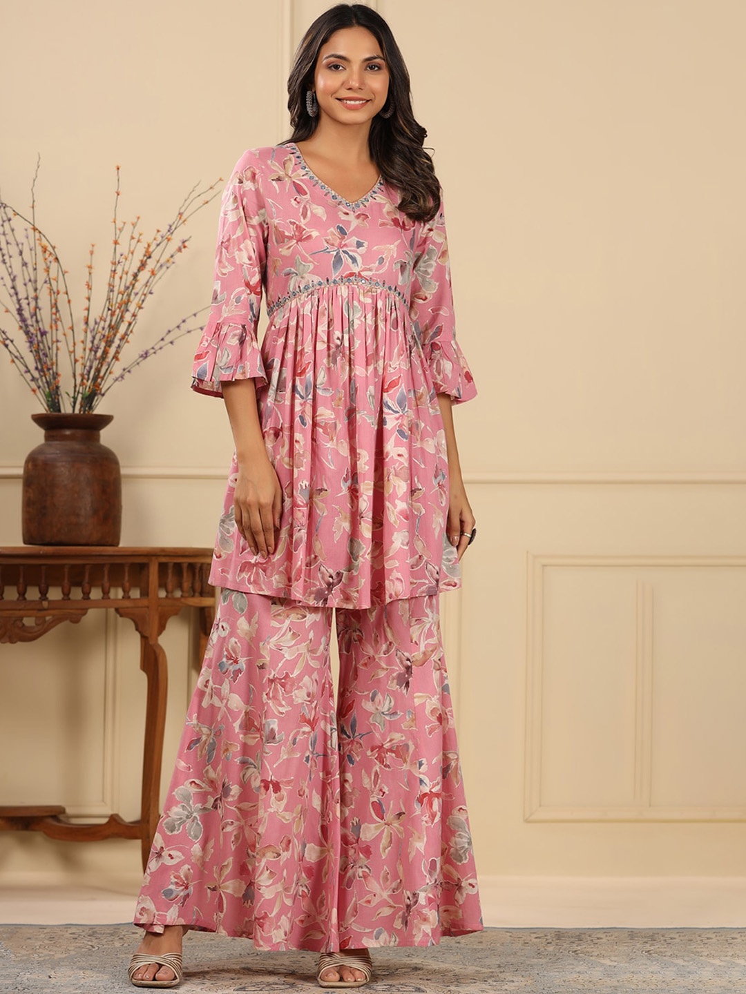 

PIROH Women Floral Printed Regular Kurti with Palazzos, Pink