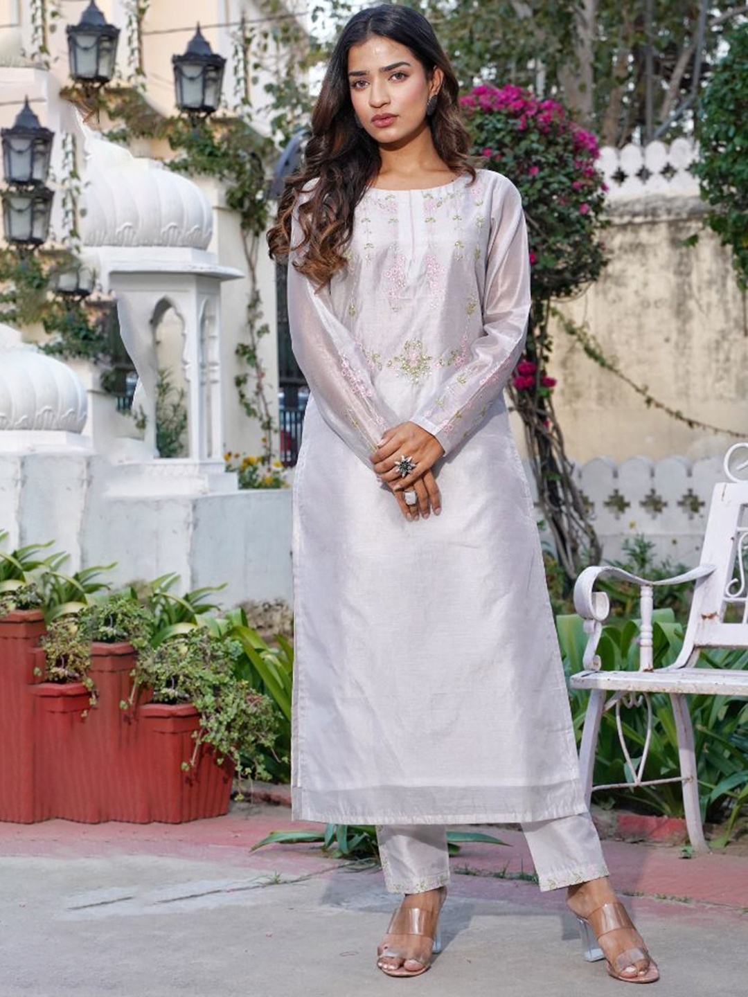 

Label Tamanna Rungta Floral Embroidered Thread Work Kurta With Trousers, Grey