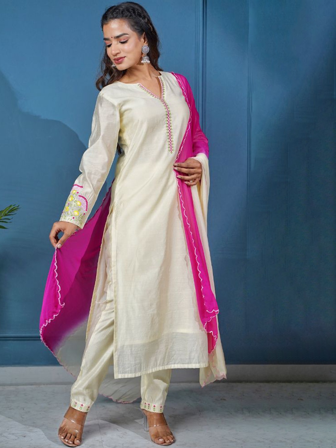 

Label Tamanna Rungta Round Neck Thread Work Kurta With Trousers & Dupatta, Yellow