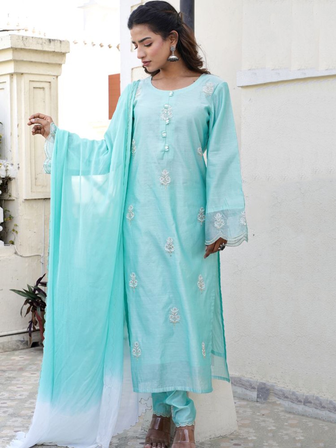 

Label Tamanna Rungta Floral Embroidered Thread Work Kurta With Churidar & Dupatta, Green