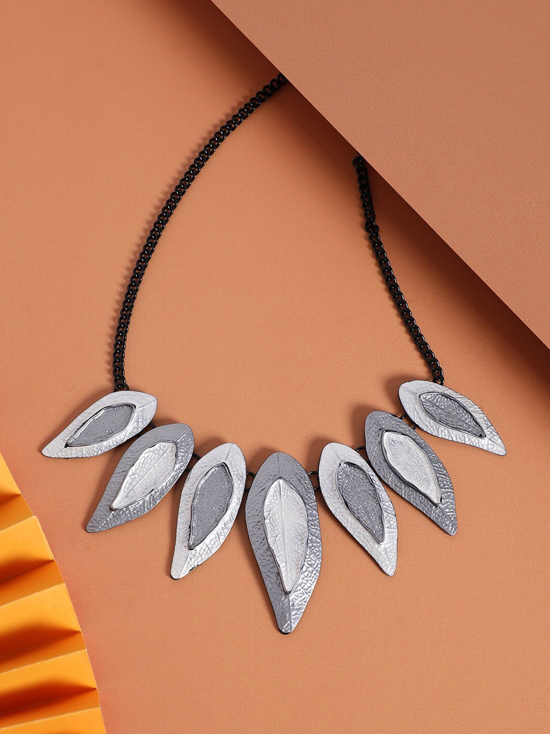 

SOHI Leaf Shaped Necklace, Silver