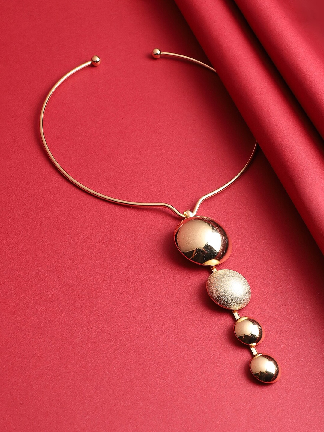 

SOHI Gold Plated Necklace