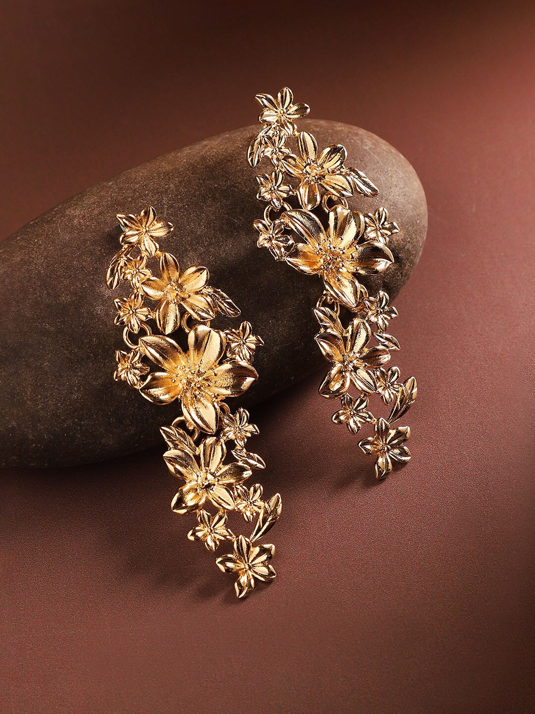 

SOHI Gold-Plated Floral Drop Earrings