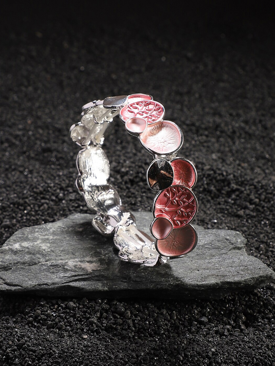 

SOHI Silver Plated Elasticated Bracelet