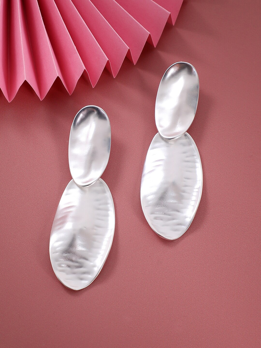 

SOHI Silver-Plated Contemporary Oblong Drop Earrings