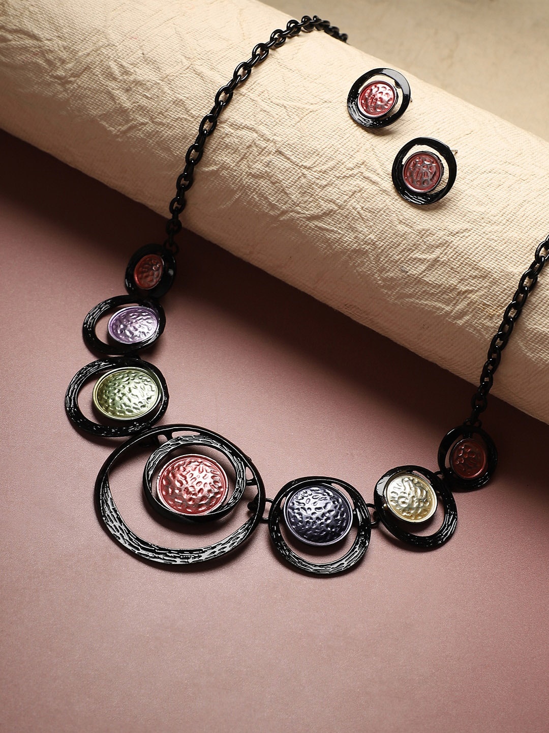 

SOHI Dented Circular Necklace & Earrings, Black