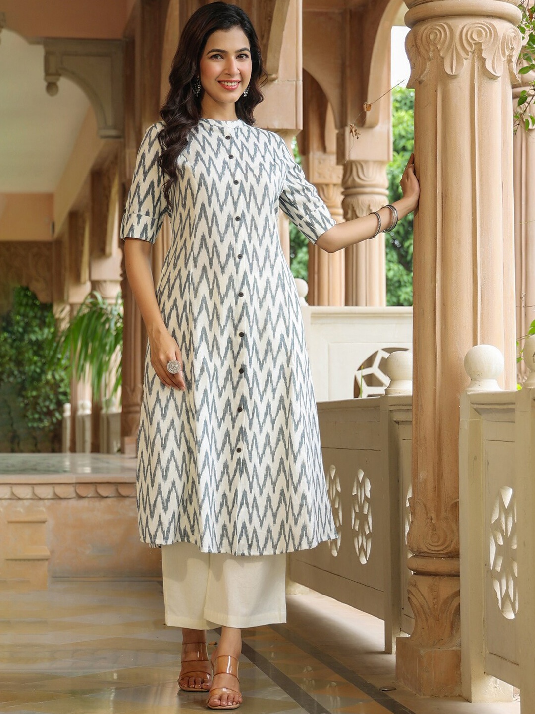 

PIROH Chevron Printed A-Line Ikat Pure Cotton Kurta, White