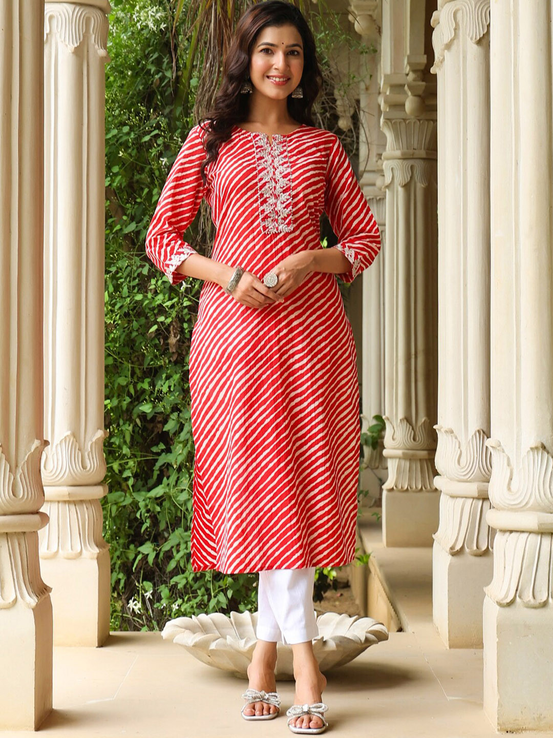 

PIROH Leheriya Printed Thread Work Straight Pure Cotton Kurta, Red