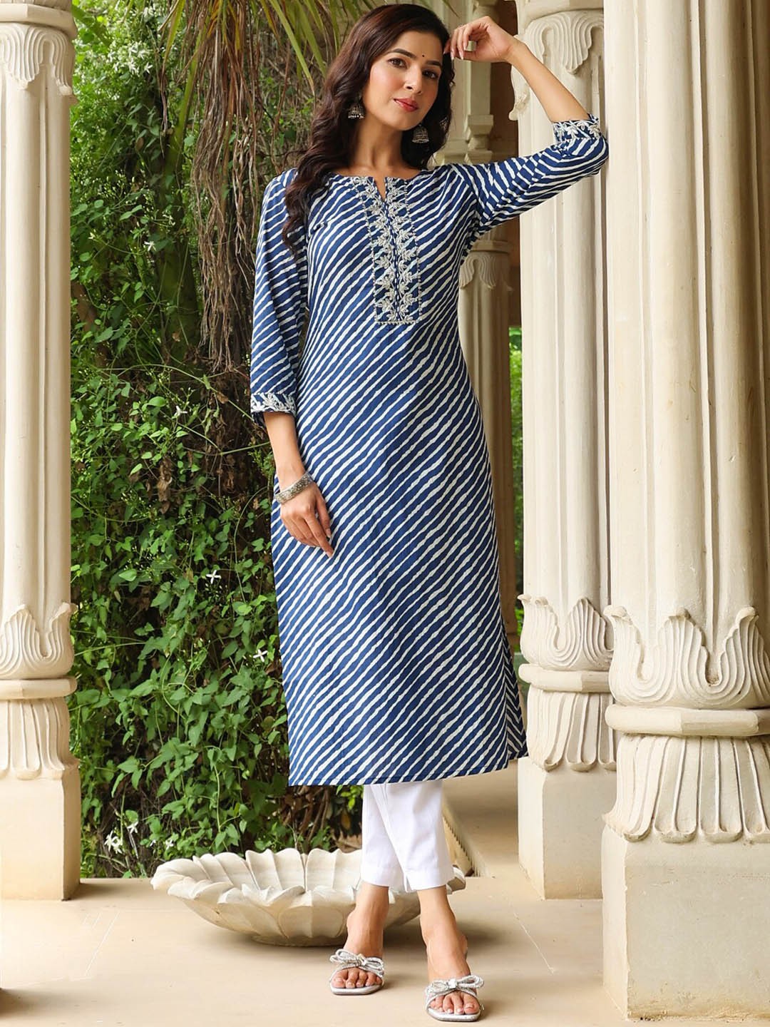 

PIROH Striped Thread Work Cotton Kurta, Blue