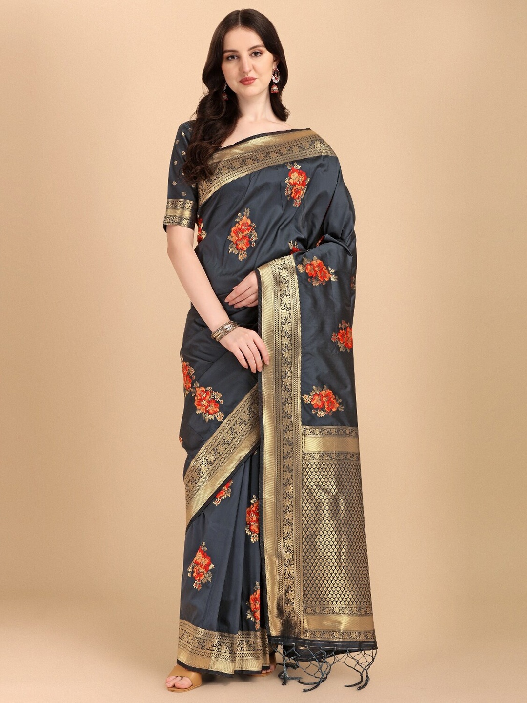 

DIVASTRI Floral Printed Zari Banarasi Saree, Grey