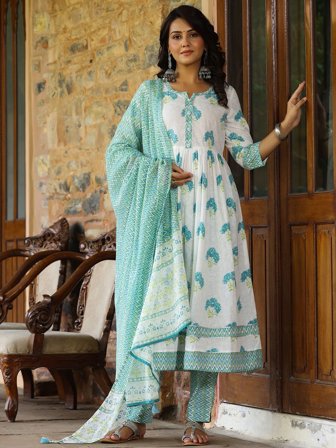 

PIROH Floral Printed Gotta Patti Pure Cotton Kurta with Trousers & With Dupatta, White