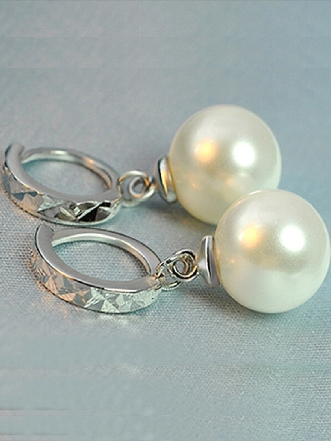 

OOMPH Silver-Toned & White Contemporary Drop Earrings