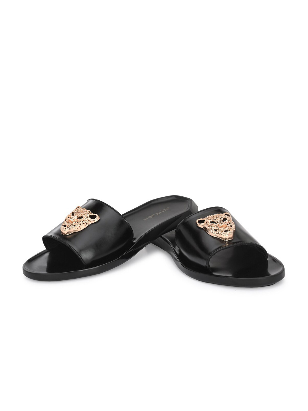 

ATTITUDIST Men Embellished Sliders, Black