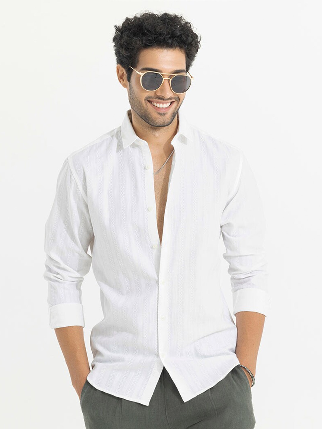 

Snitch White Classic Slim Fit Opaque Pure Cotton Casual Shirt