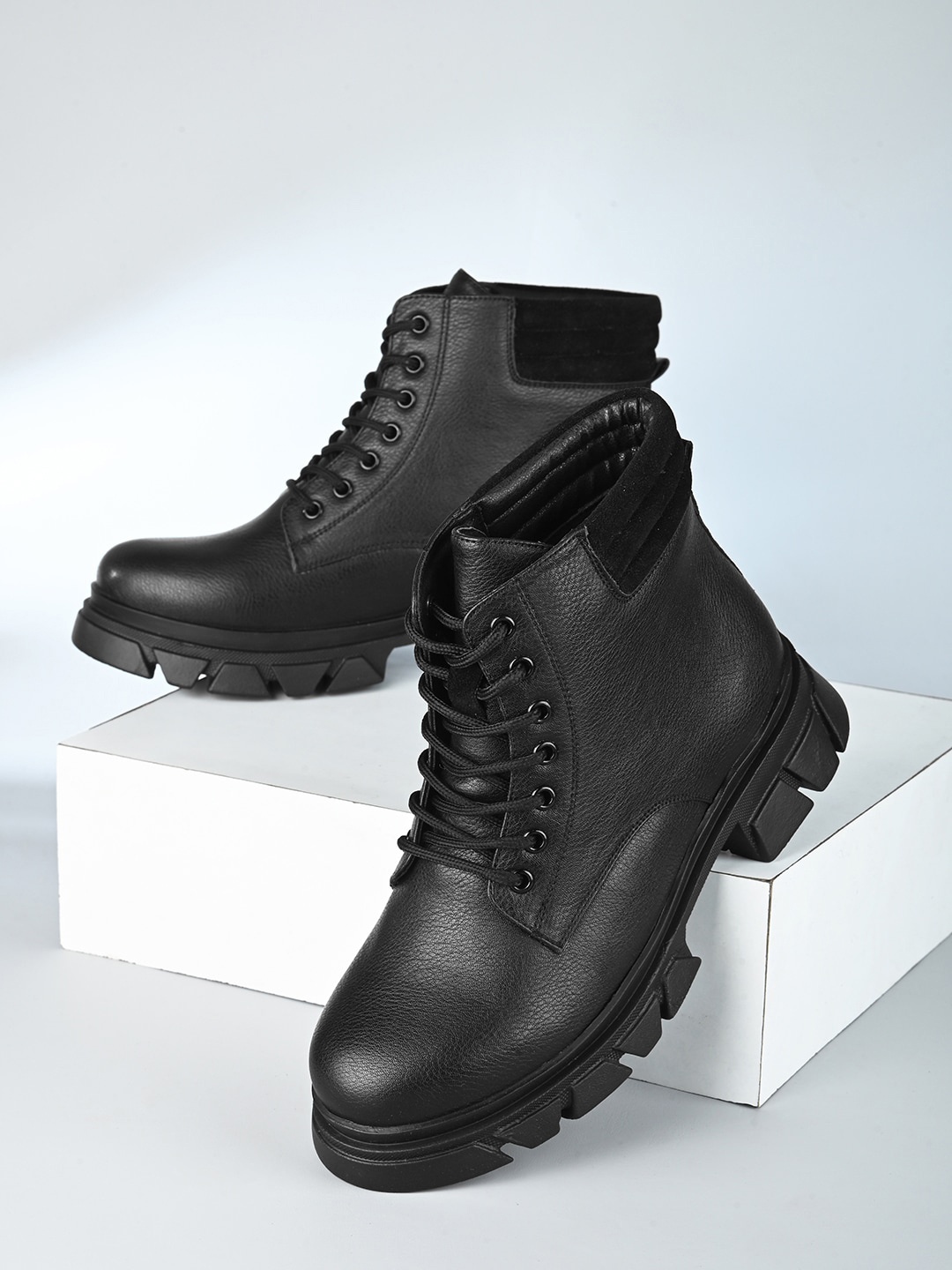 

The Roadster Lifestyle Co. Women Black Textured Heeled Mid-Top Regular Boots