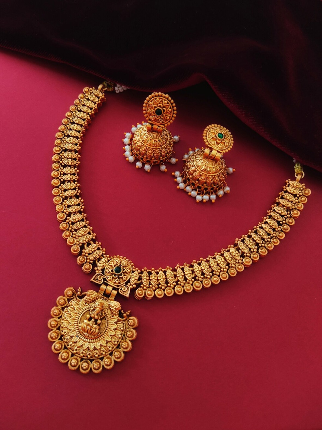 

Pihtara Jewels Gold-Plated Stone-Studded & Beaded Jewellery Set