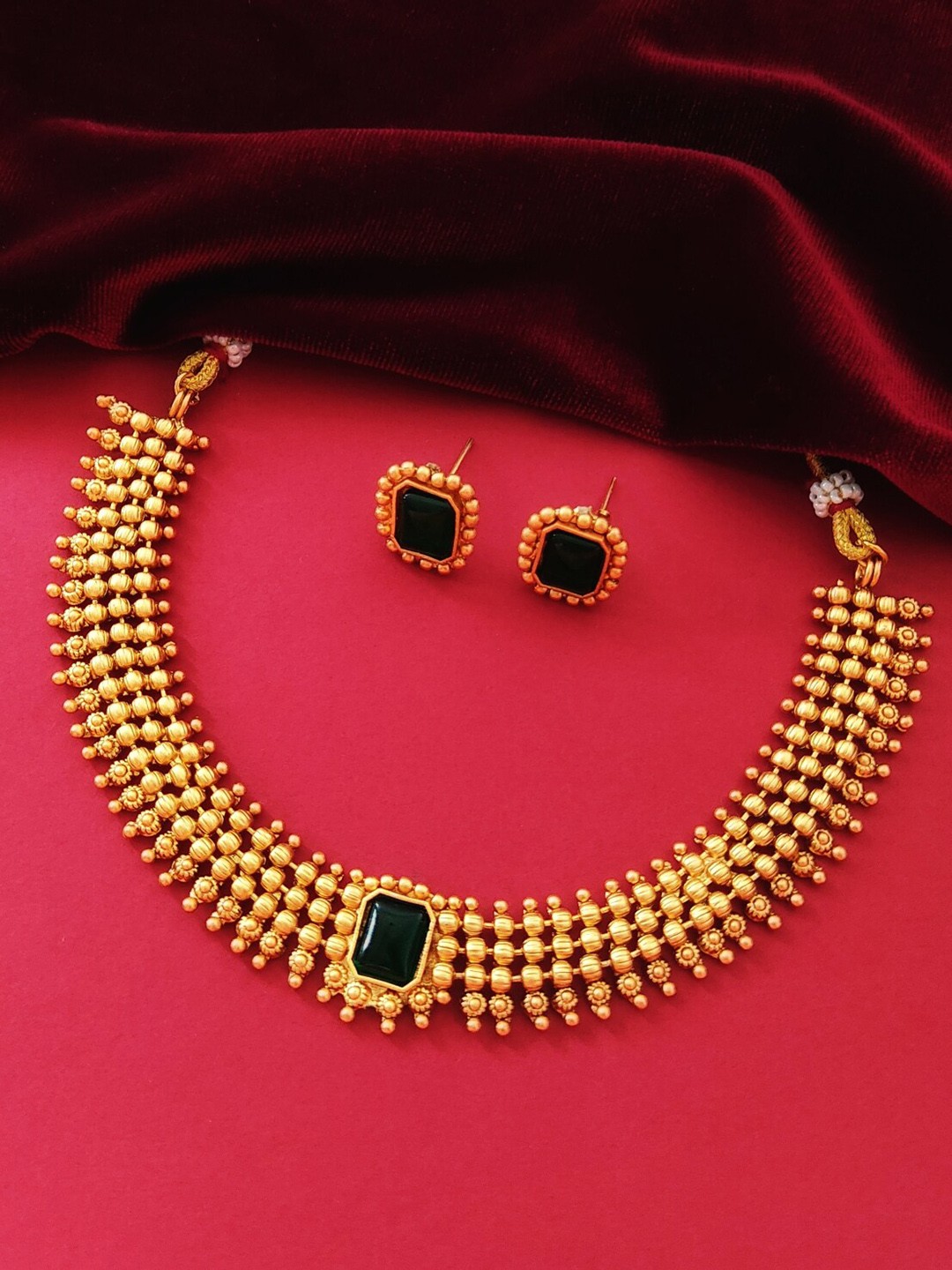 

Pihtara Jewels Gold-Plated Stone-Studded Jewellery Set