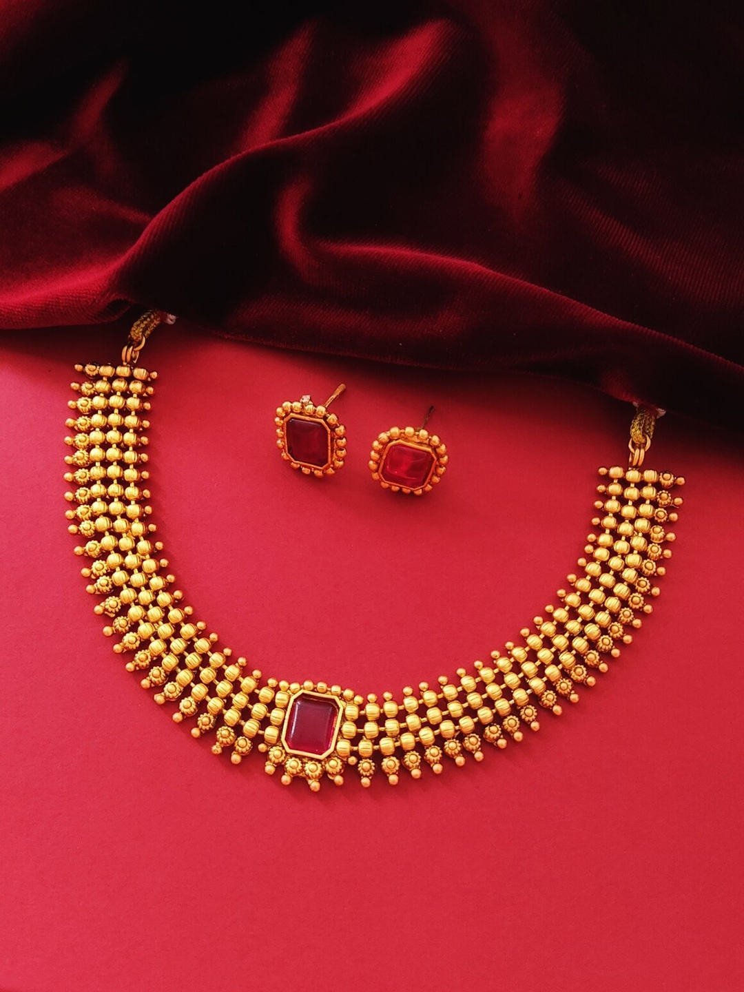 

Pihtara Jewels Gold-Plated Stone-Studded Jewellery Set