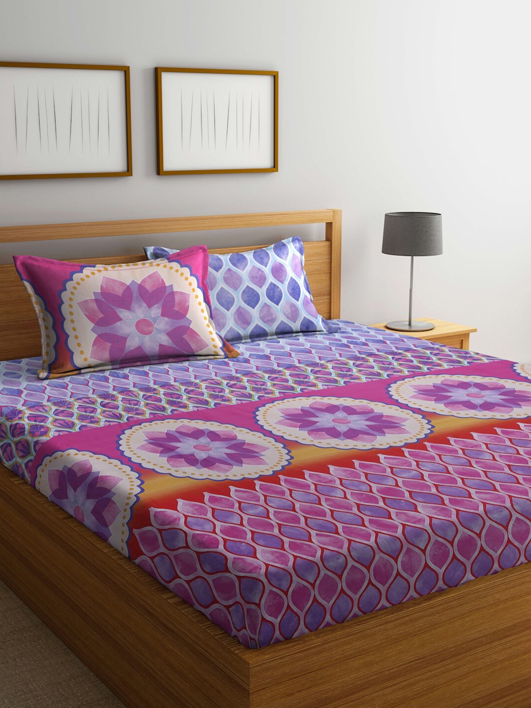 

BOMBAY DYEING Pink & Purple Printed Cotton 200 TC King Bedsheet with 4 Pillow Covers