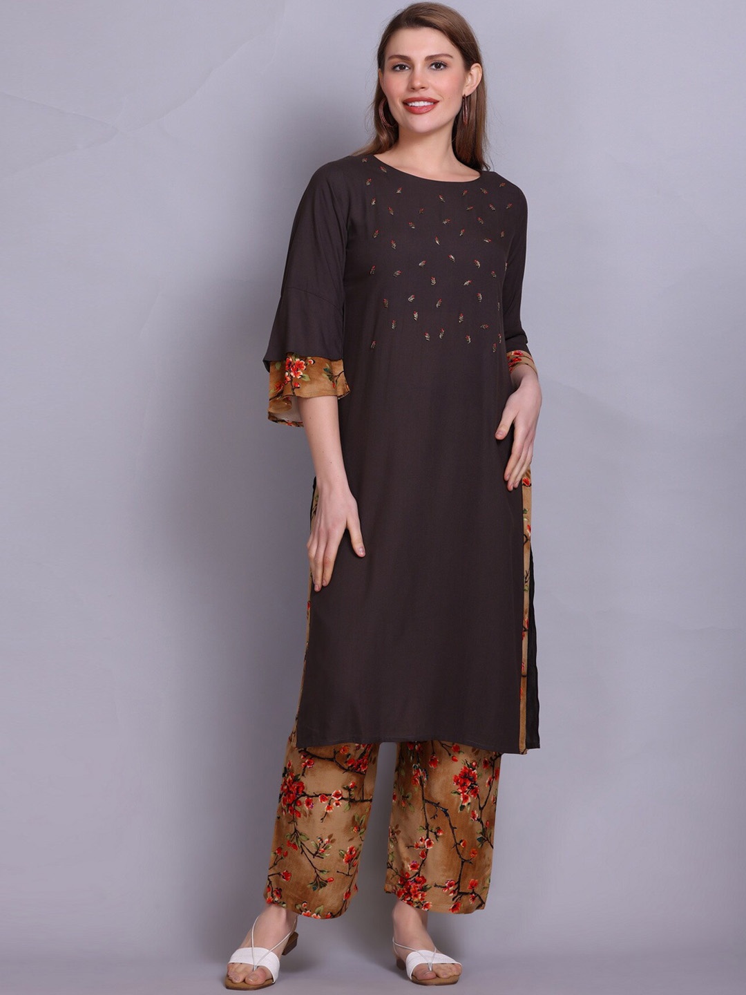 

Elthia Ethnic Motifs Embroidered Pure Cotton Kurta With Trousers, Brown