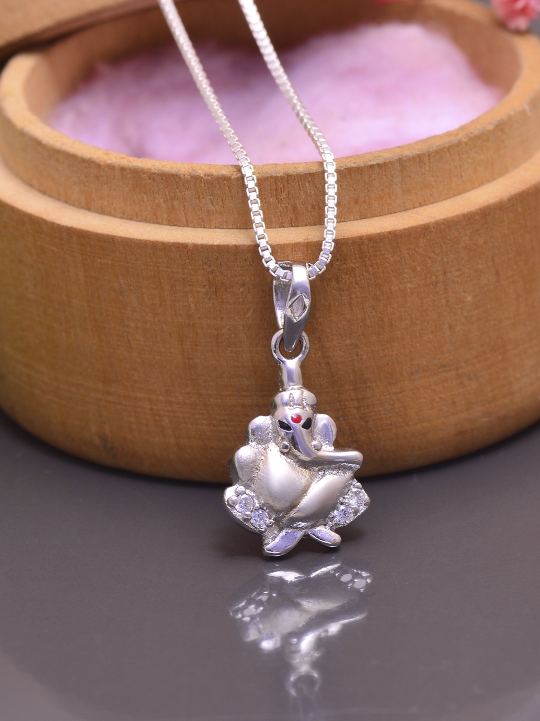 

Abhooshan Unisex 92.5 Pure Silver CZ-Studded & Ganesh-Charm Pendant With Chain