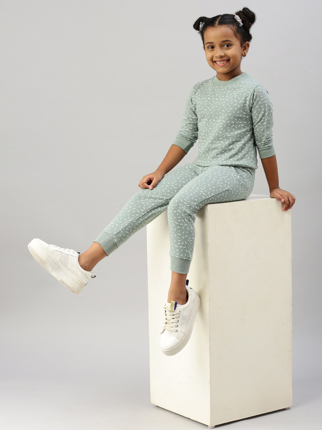 

PIPIN Girls Printed Cotton Joggers, Green