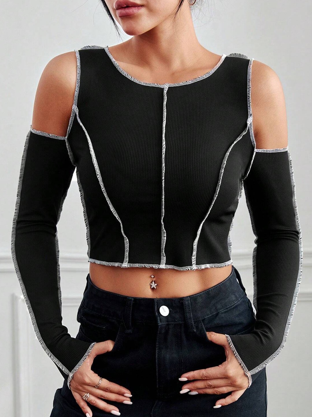 

StyleCast Black Ribbed Cold-Shoulder Fitted Crop Top