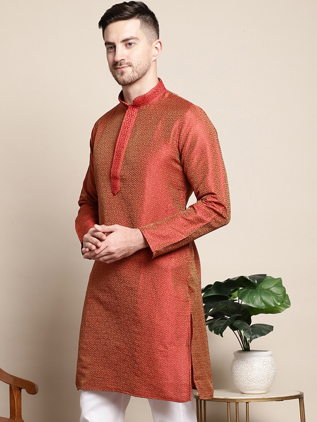 

Anouk Floral Woven Design Mandarin Collar Thread Work Jacquard Cotton Silk Kurta, Red