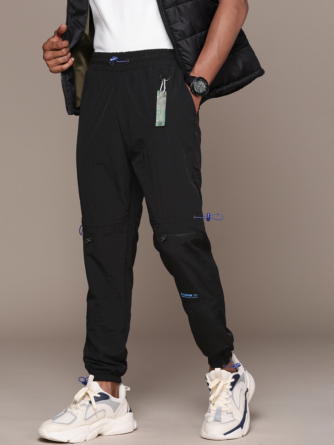 

FORCE IX Men Solid Mid-Rise Joggers Trousers, Black