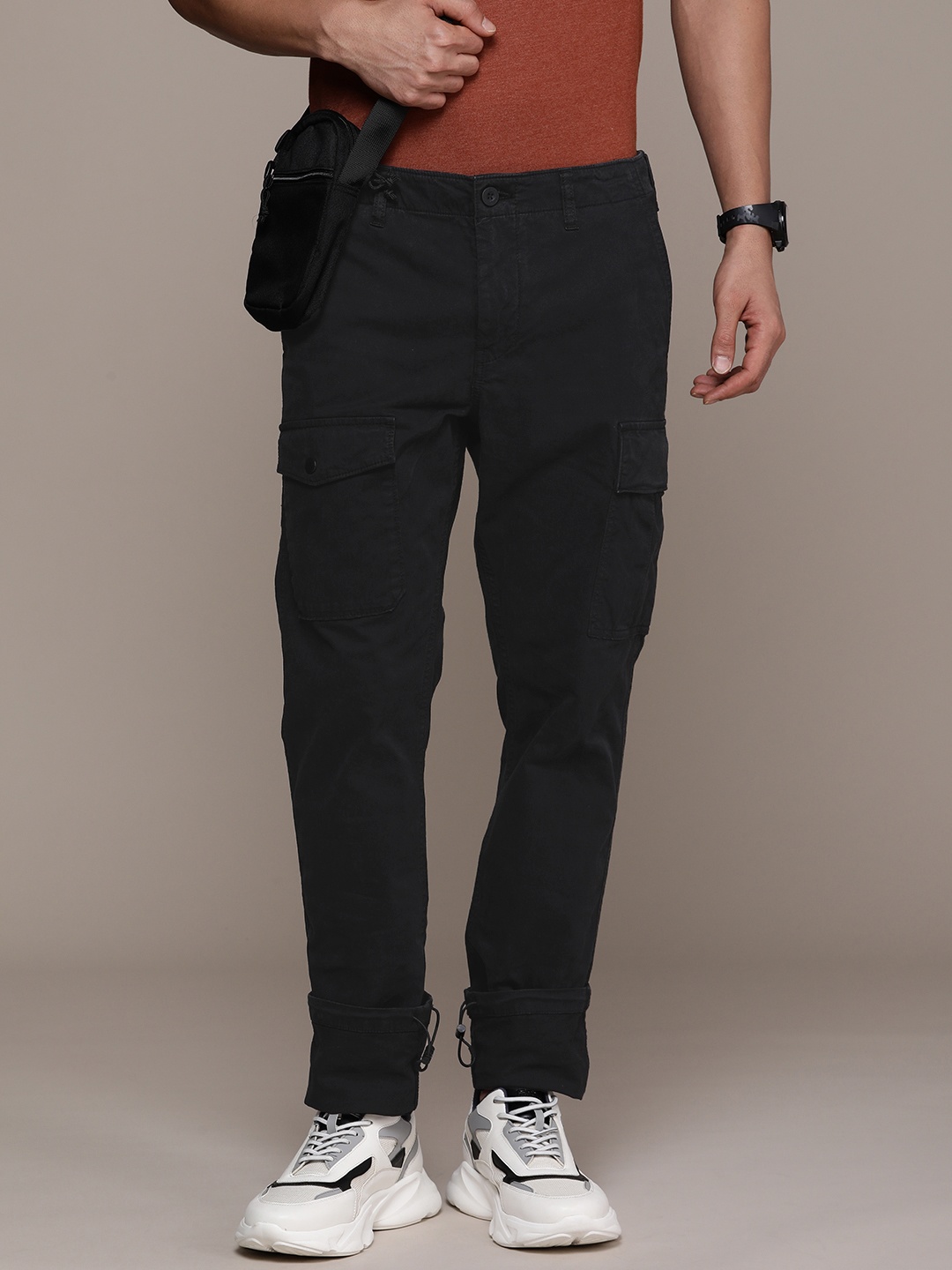 

Force IX Men Solid Mid-Rise Regular Fit Cargo Trousers, Black