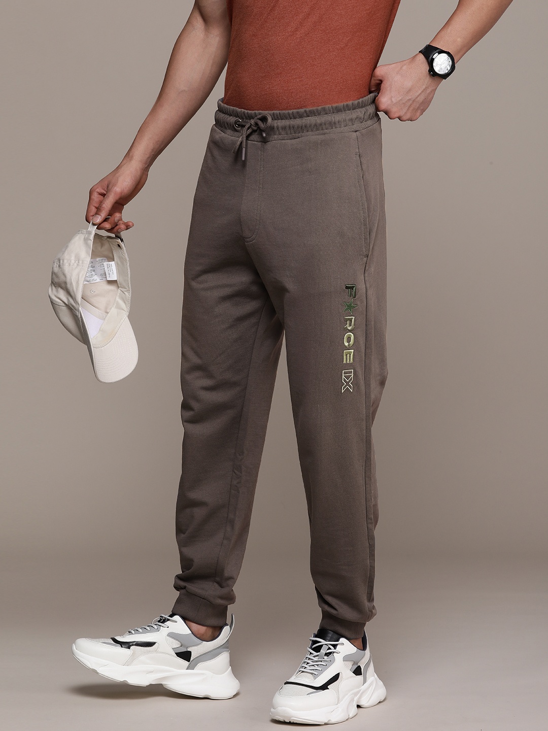 

FORCE IX Men Solid Regular Fit Joggers Track Pants, Grey