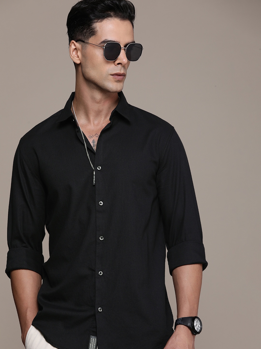 

FORCE IX Textured Pure Cotton Spread Collar Casual Shirt, Black