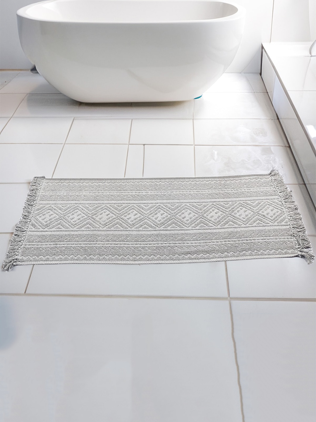 

Anko Silver-Toned Self Design 1300 GSM Jacquard Bath Rug