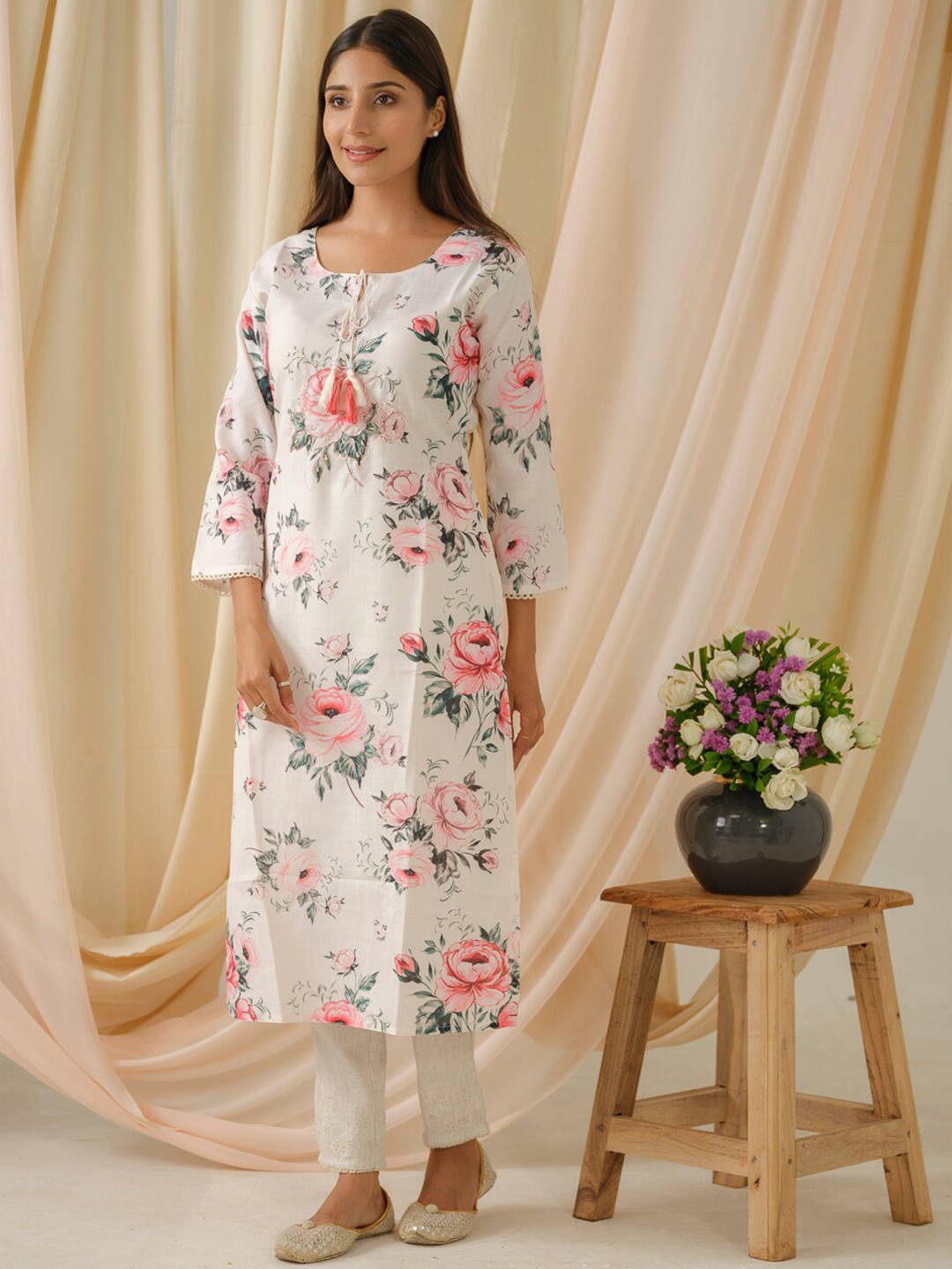 

Ishin Floral Printed Linen Tie-Up Neck Kurta, Off white