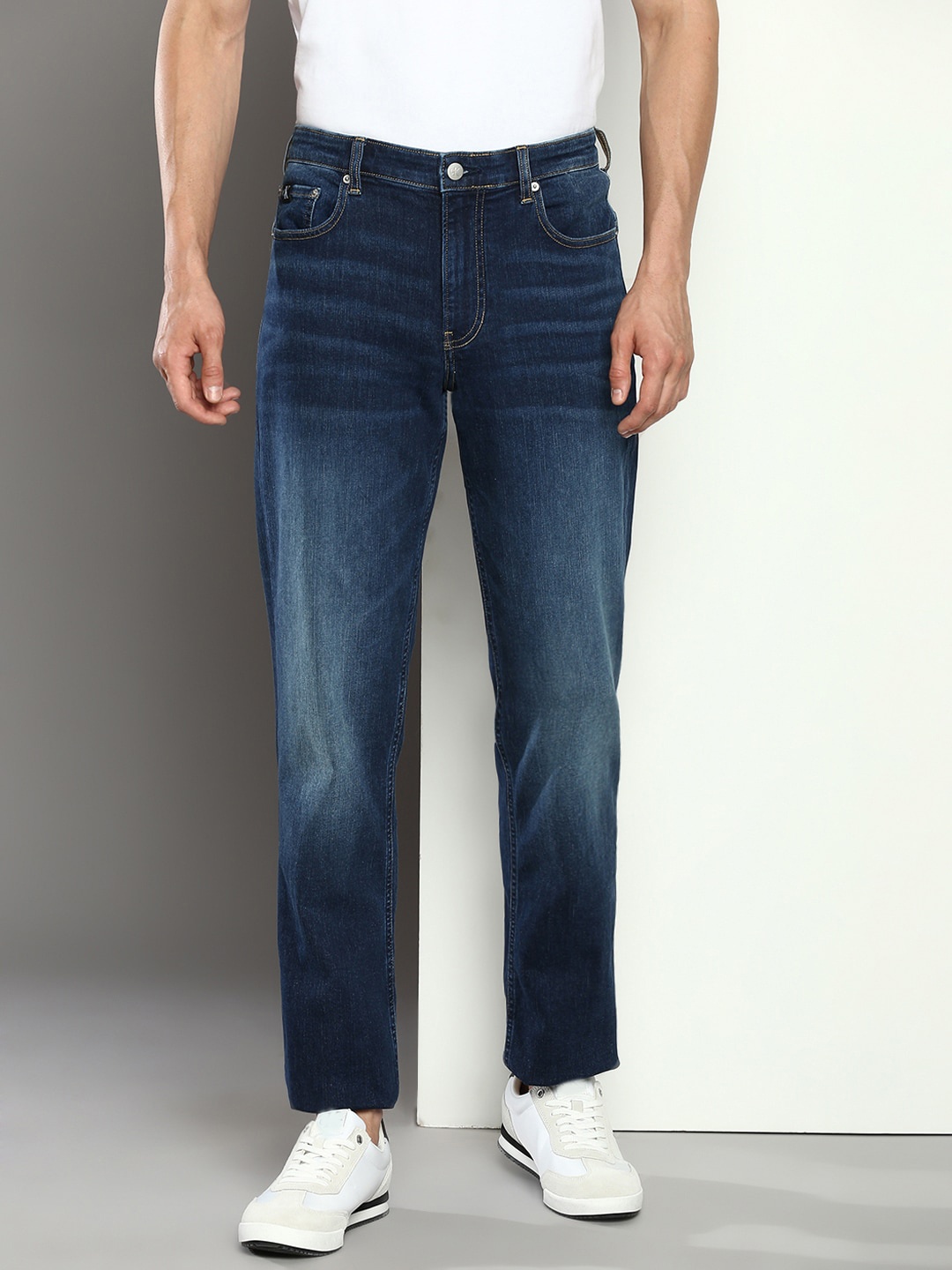 

Calvin Klein Jeans Men Clean Look Light Fade Cotton Jeans, Blue