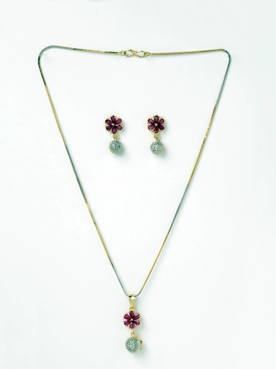 

DressBerry Gold-Plated American Diamond-Studded Flower & Circular Jewellery Set