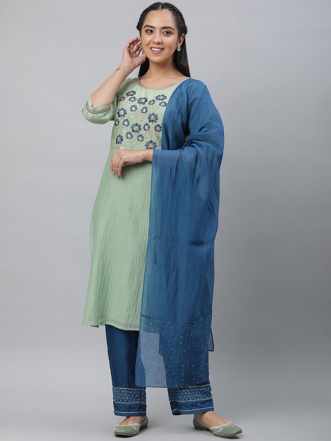 AURELIA Thread Work Detailed Straight Kurta with Trousers, Green