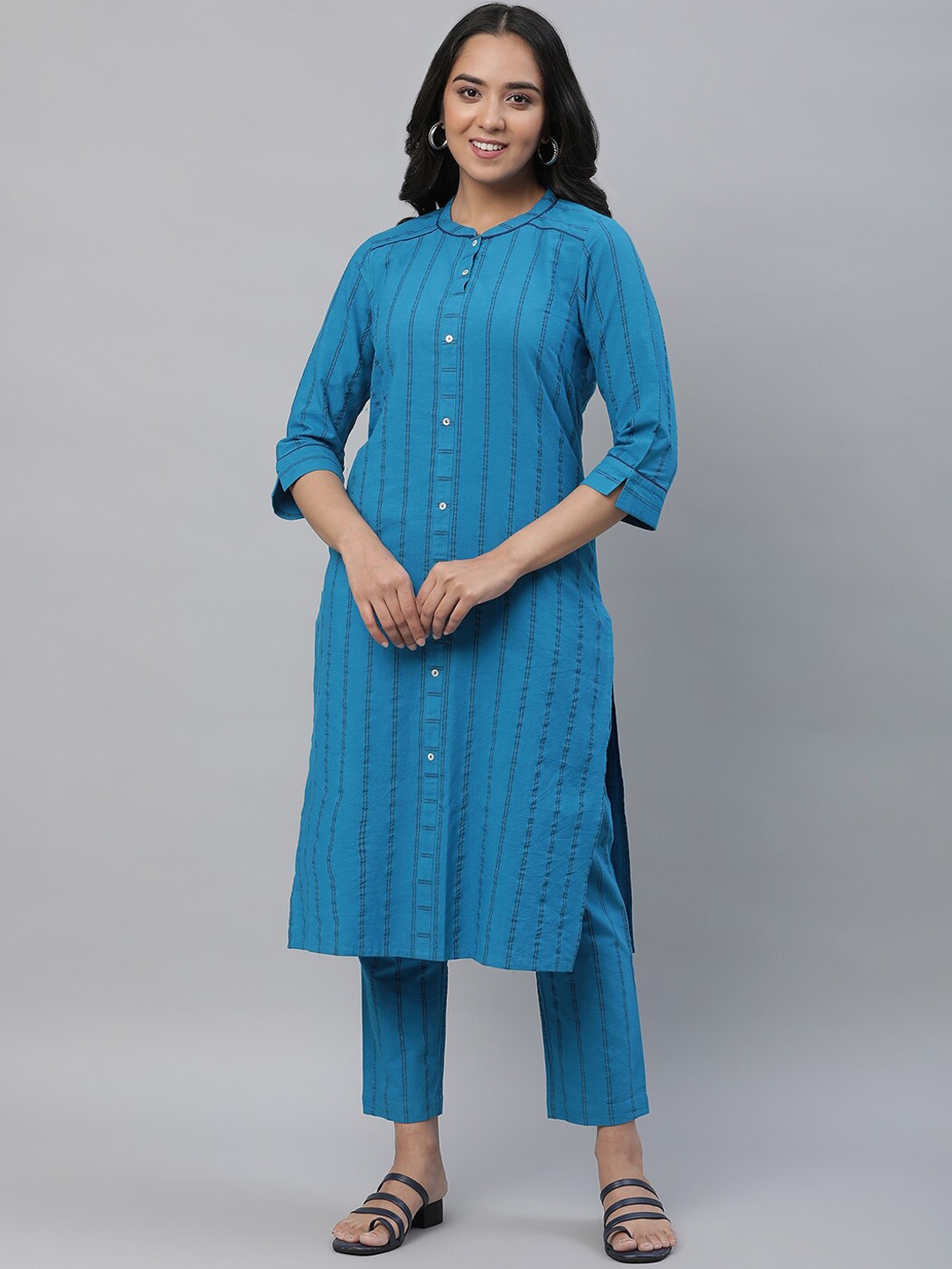 

AURELIA Striped Printed Mandarin Collar Straight Kurta with Trousers, Blue