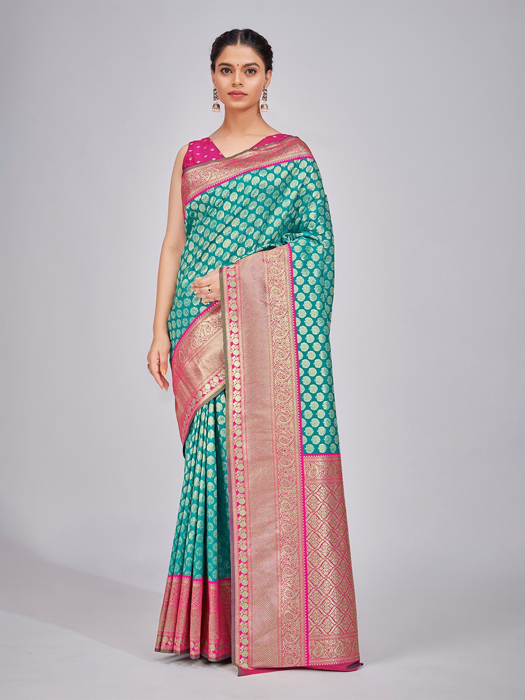 

MONJOLIKA FASHION Woven Design Zari Silk Blend Kanjeevaram Saree, Turquoise blue