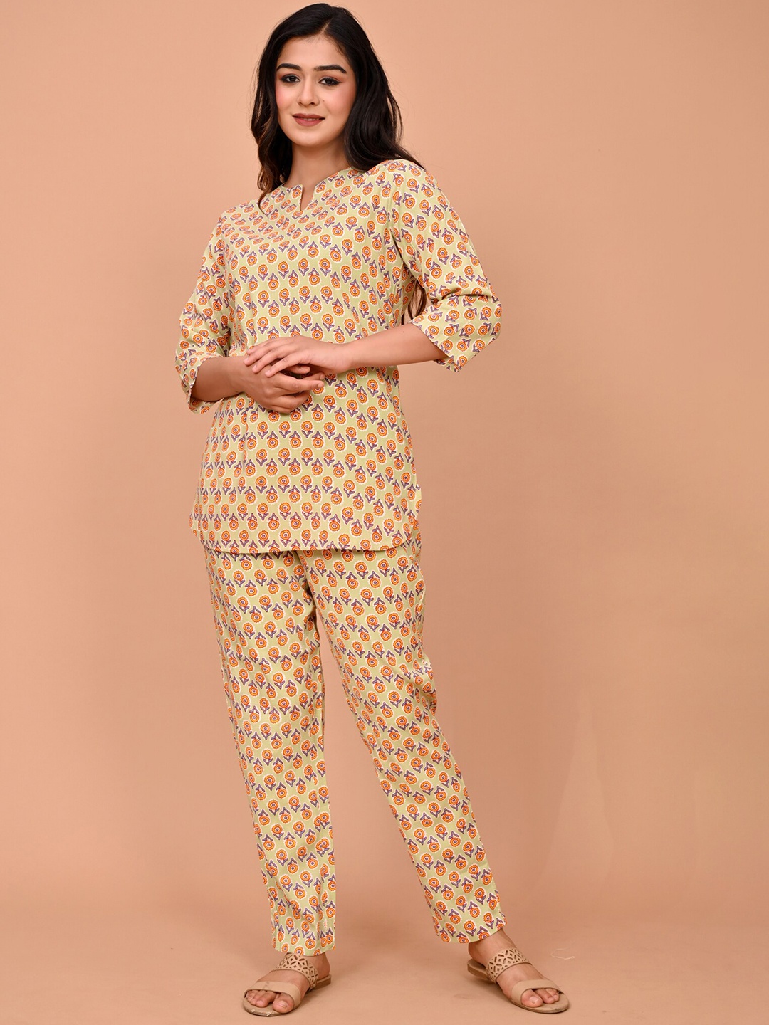 

TREND ME Women Ethnic Motifs Printed Night suit, Cream