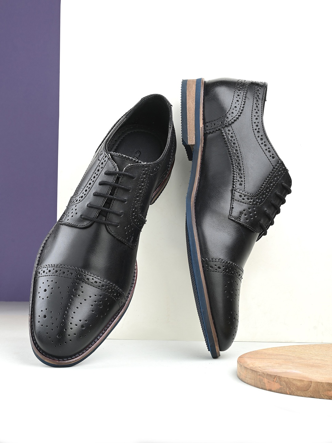 

Overdrive Men Textured Leather Formal Brogues, Black