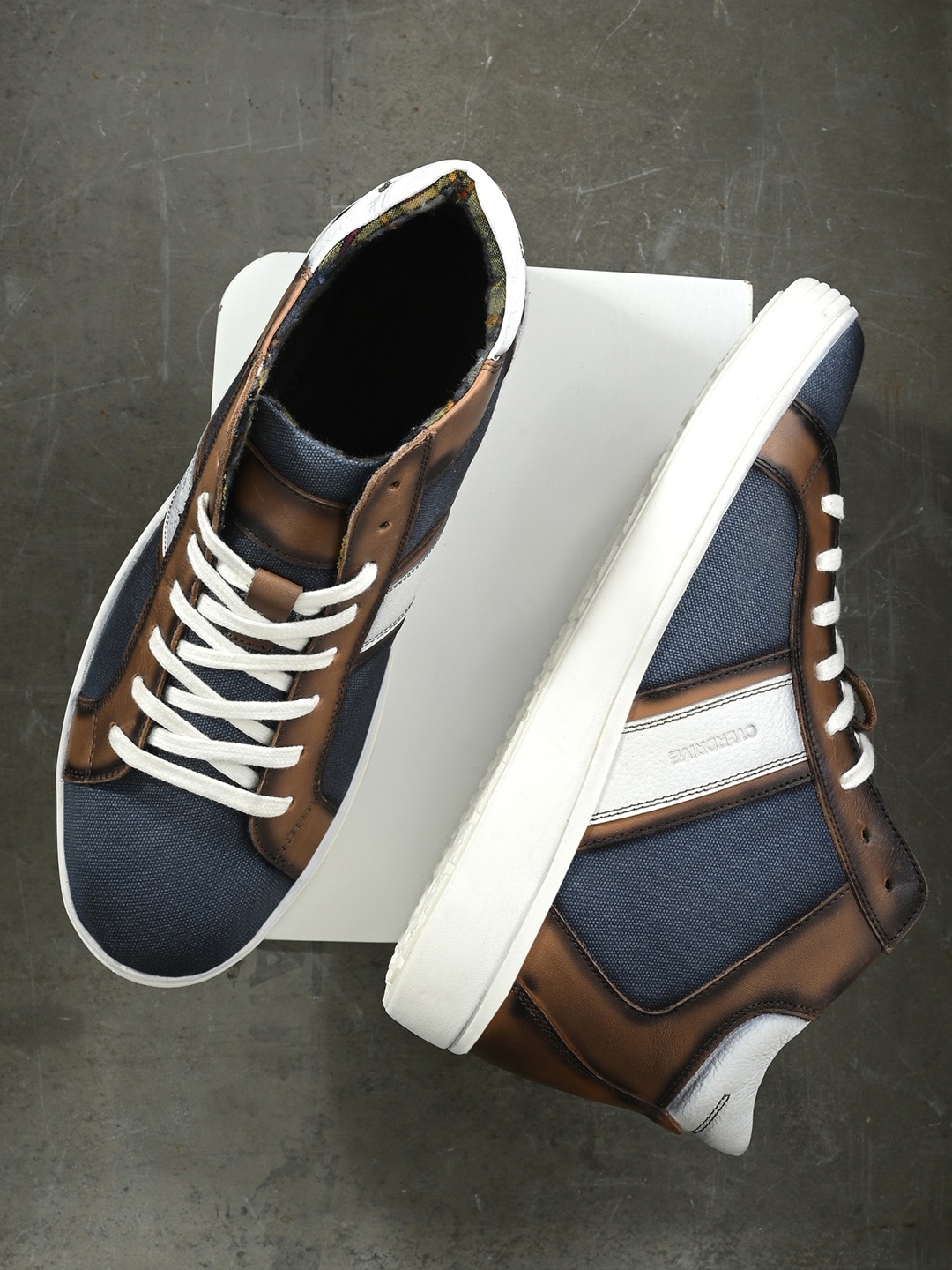 

Overdrive Men Colourblocked Lightweight Sneakers, Navy blue