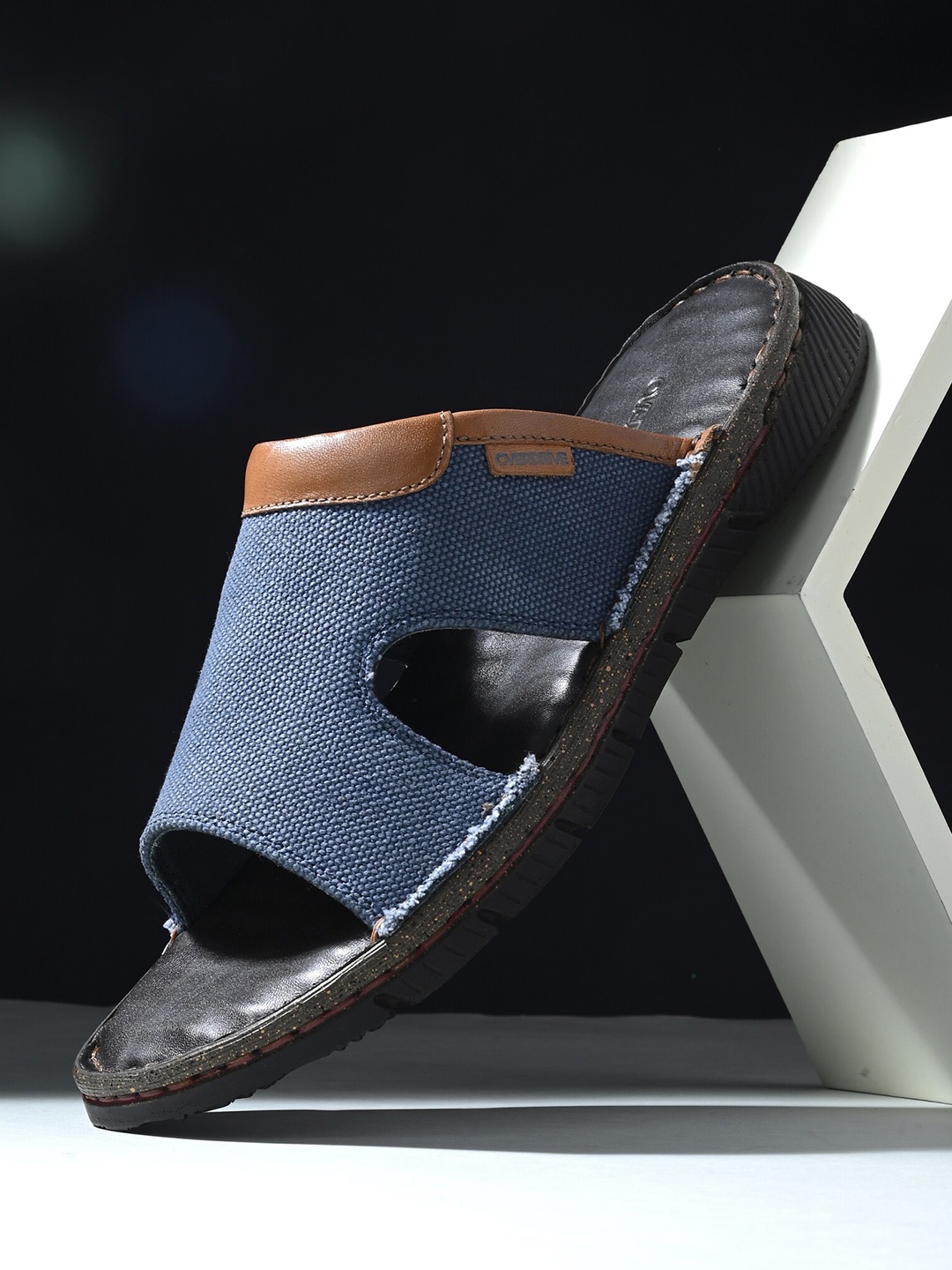 

Overdrive Men Textured Leather Comfort Sandals, Navy blue