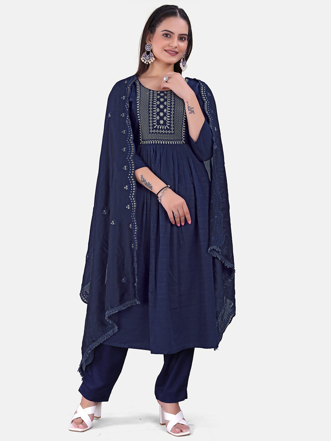 

Pari THE FASHION STUDIO Ethnic Motifs Yoke Design Kurta with Trousers & Dupatta, Navy blue