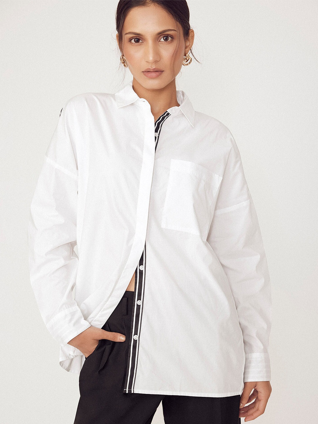 

The Label Life Spread Collar Back Slit Cotton Casual Shirt, White